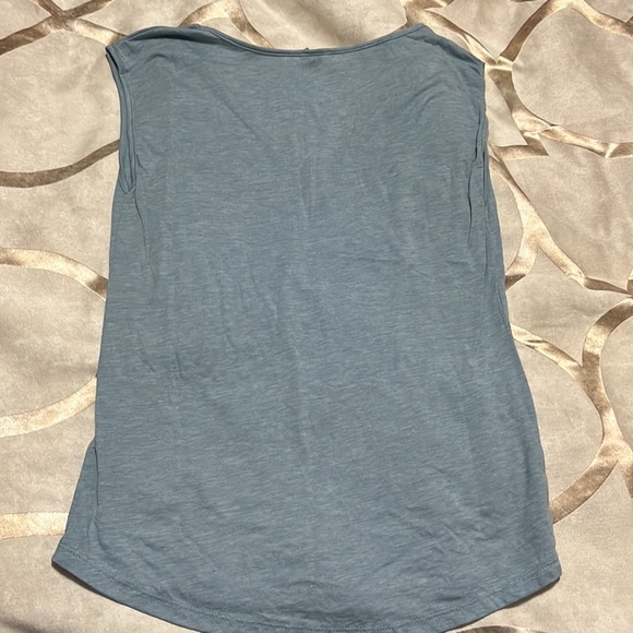 Beachbody vneck top - Picture 3 of 3